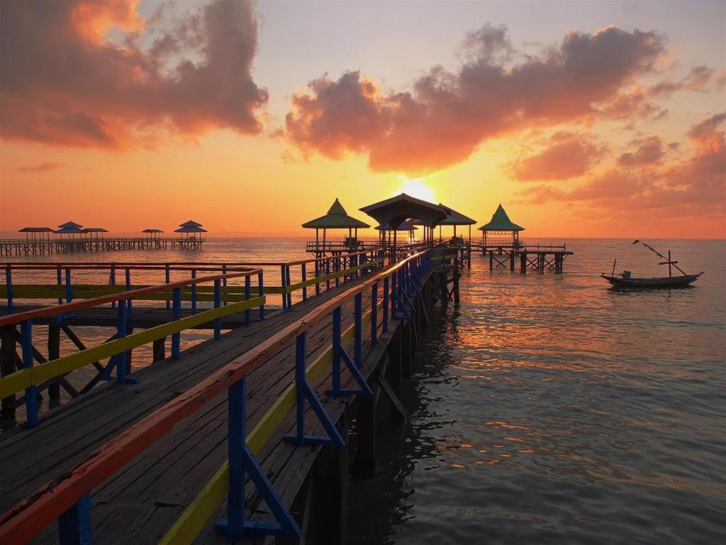 Hotel Dafam Pacific Caesar Surabaya Luaran gambar