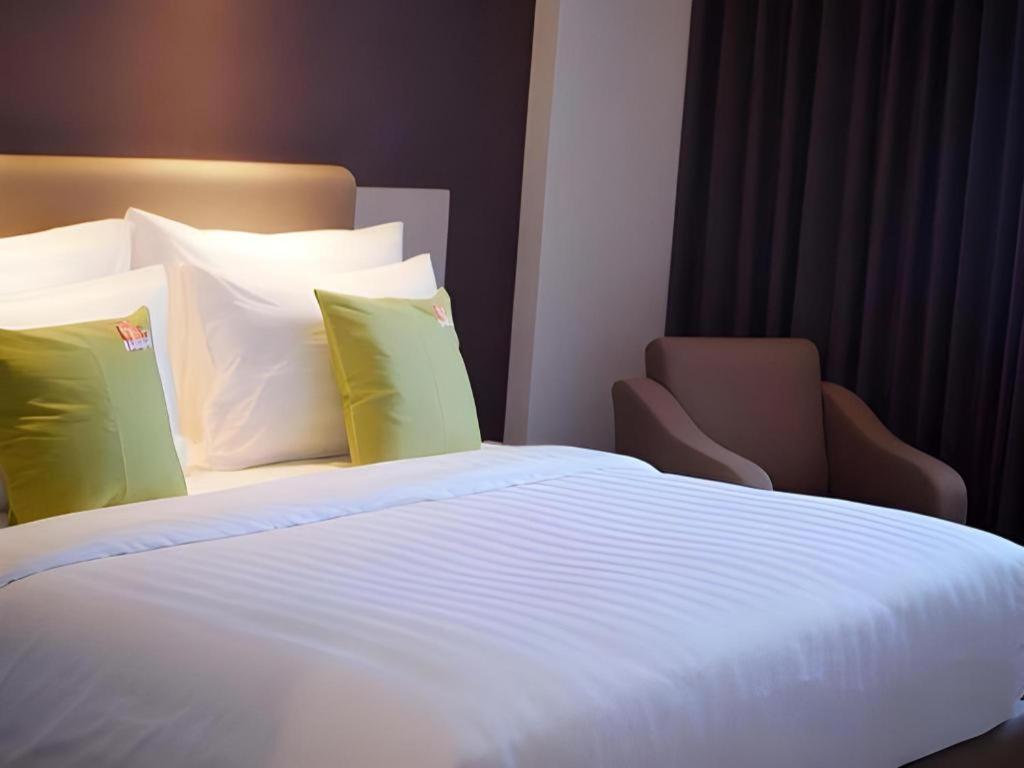Hotel Dafam Pacific Caesar Surabaya Luaran gambar