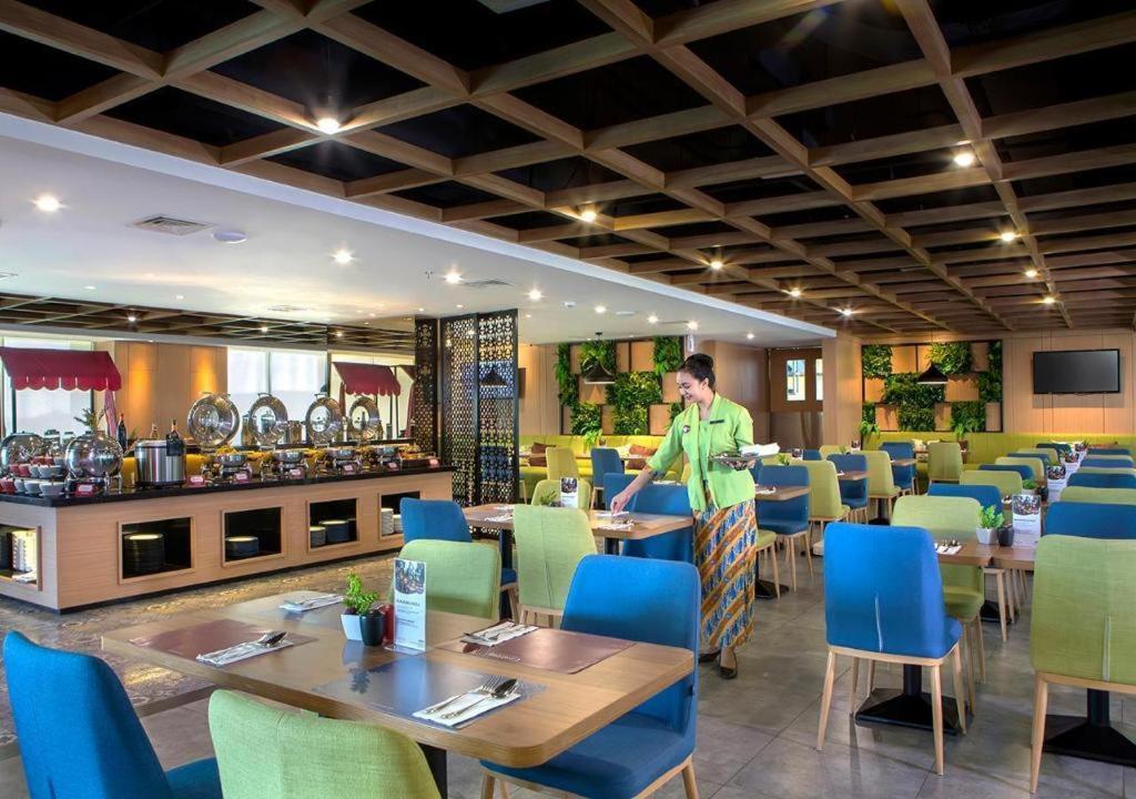 Hotel Dafam Pacific Caesar Surabaya Luaran gambar